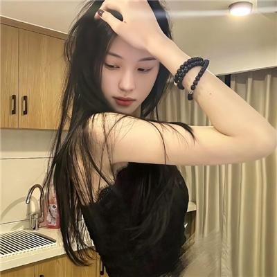 骑自行车的女人